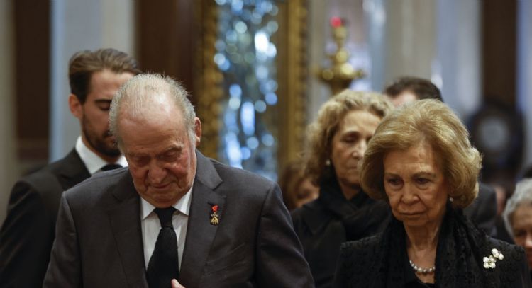 Doña Sofía hace pasar las de Caín al Rey Juan Carlos: una muestra de que su venganza recien empieza