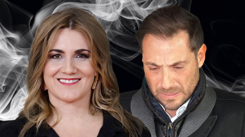 Antonio David Flores muestra los documentos que podrían destruir la reputación de Carlota Corredera