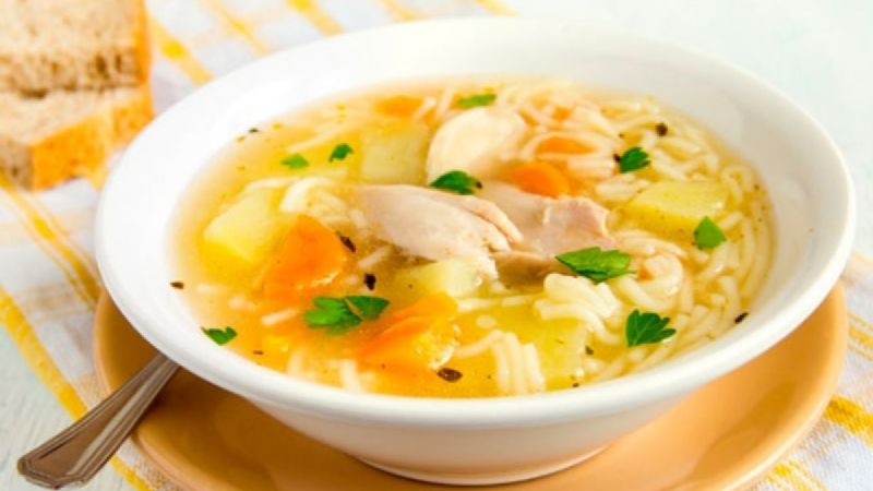 Este es el secreto para lograr una deliciosa y nutritiva sopa de pollo casera