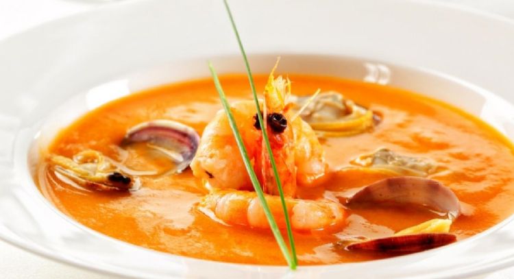 Sopa de mariscos, receta fácil y casera para sorprender en esta Navidad
