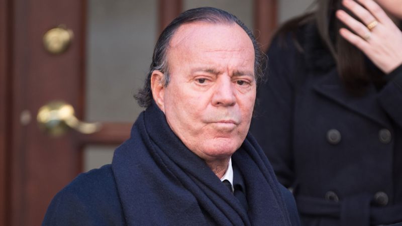 La decisión de Julio Iglesias que podría provocar un quiebre en su familia