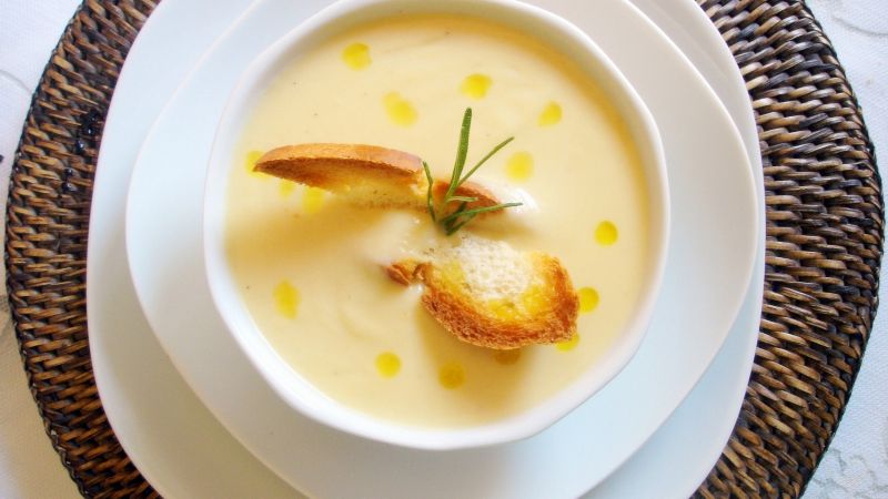 Vichyssoise, la receta de crema fácil y sana de puerros que nadie se quiere perder