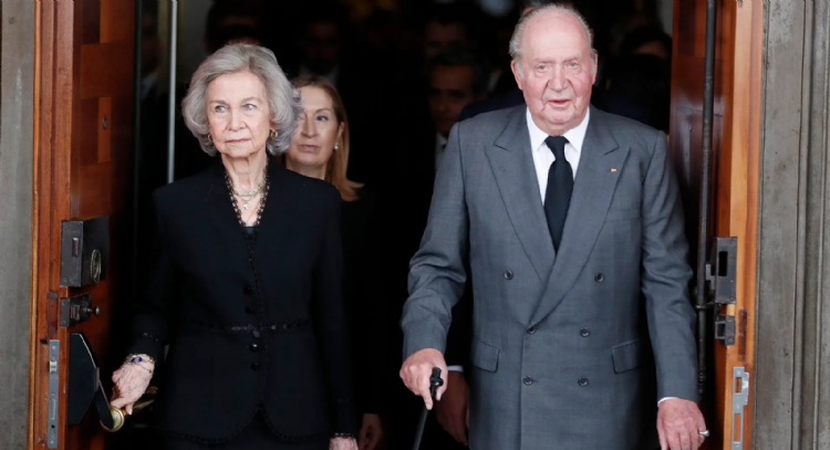 La Reina Sofía y el Rey Juan Carlos encabezan una impensada reunión familiar en el peor momento