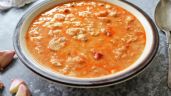 Sopa de ajo, la receta saludable de aprovechamiento ideal para esta época del año