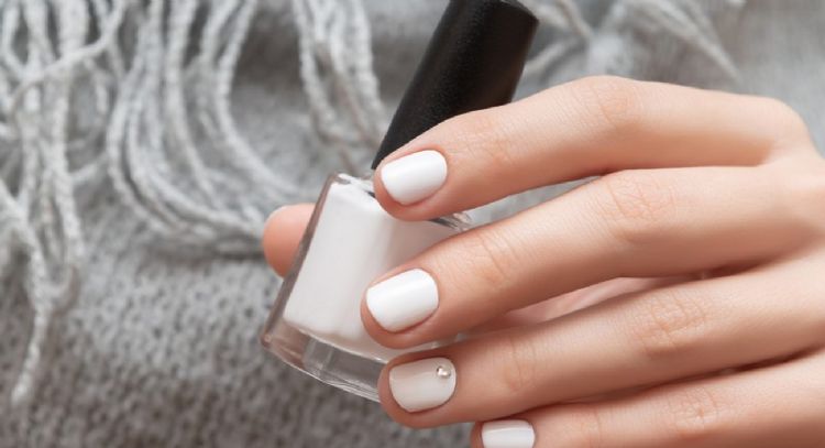 Uñas blancas, el regreso de la manicura más elegante para cerrar el 2023 de la mejor forma