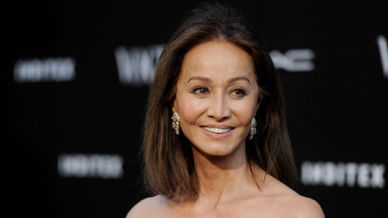 Boris Izaguirre le recuerda a Isabel Preysler que no solo Julio Iglesias puede defenderla