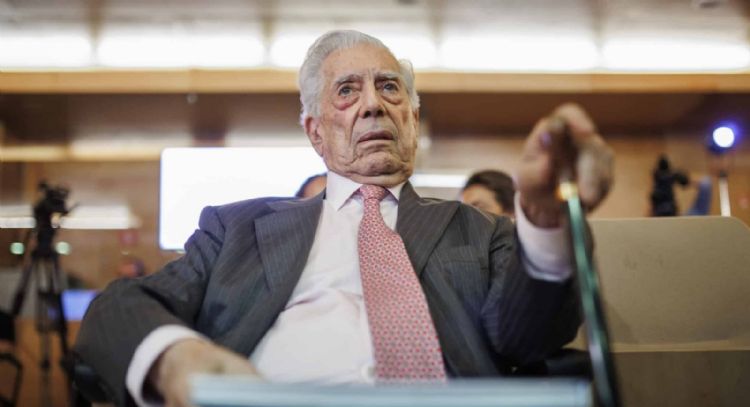 Mario Vargas Llosa toma de su propia medicina, el relato que narra la infidelidad de Patricia Llosa