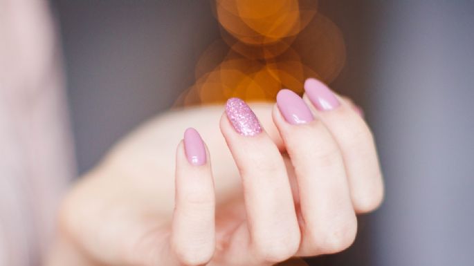 La manicura rosa pastel para uñas cortas con la que lucirás unas manos elegantes y con estilo