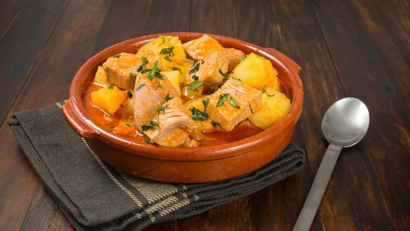 Receta de guiso de bonito, el clásico de España que te hará lucir si tienes invitados en casa
