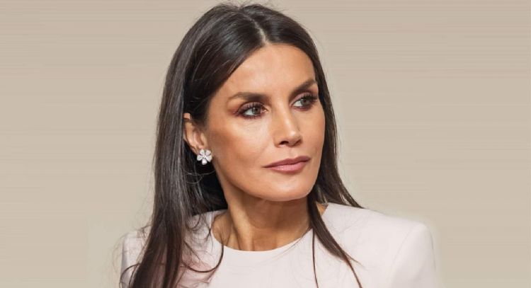 Letizia desesperada al descubrir los planes que vinculan a Julio Iglesias con la Zarzuela