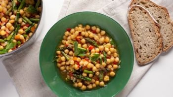 Garbanzos con verduras, una receta barata y simple pero muy sabrosa